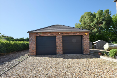 DETACHED DOUBLE GARAGE