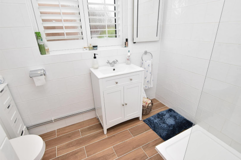 SHOWER ROOM/WC