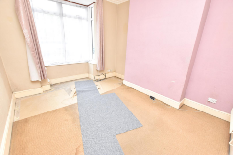 FRONT LOUNGE
