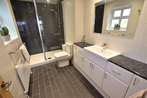 EN SUITE SHOWER ROOM