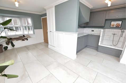 LOUNGE KITCHENETTE (L-SHAPED)