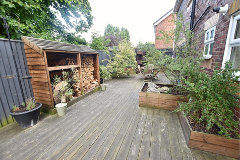 SIDE DECKED PATIO