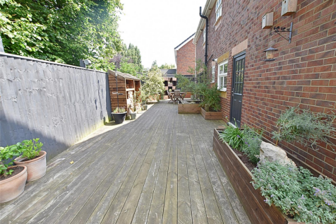 SIDE DECKED PATIO