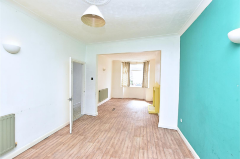 LIVING/ DINING ROOM
