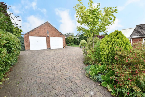 DOUBLE DETAHED GARAGE