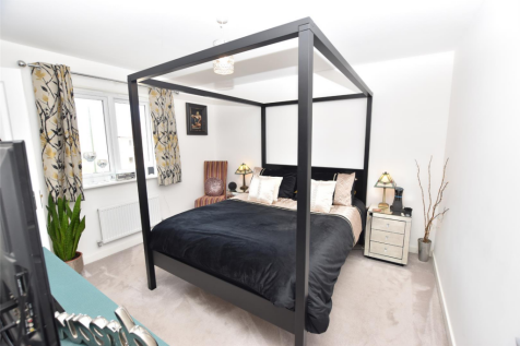 BEDROOM 1 (REAR)
