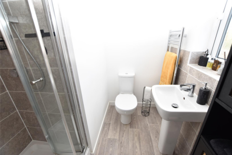 EN SUITE SHOWER ROOM