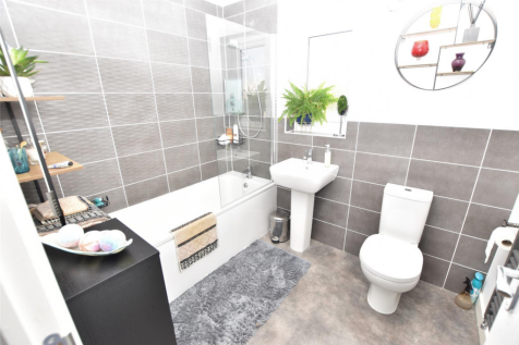 FAMILY BATHROOM/WC