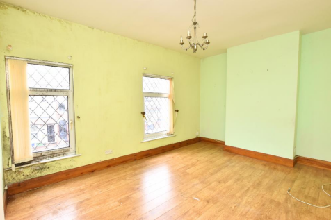 BEDROOM 1 (FRONT)