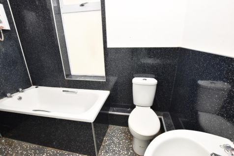 BATHROOM/WC