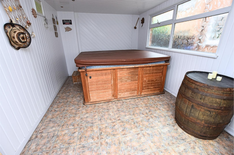 HOT TUB ROOM