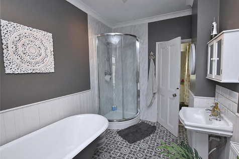BATHROOM/WC