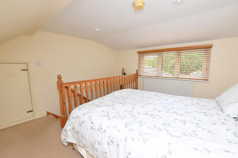 OCCASIONAL BEDROOM/HOBBIES ROOM