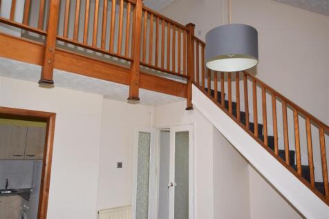 STAIRS/MEZZANINE