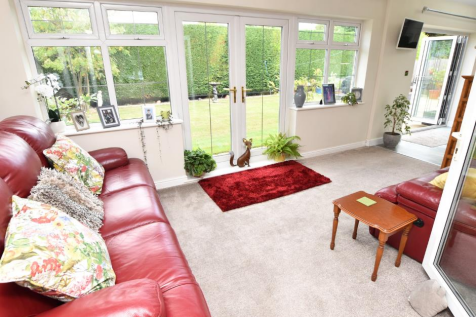 GARDEN/SITTING ROOM