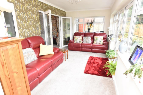GARDEN/SITTING ROOM