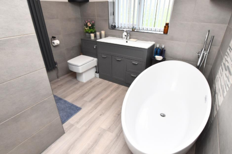 ENSUITE BATHROOM WITH SHOWER ENCLOSURE