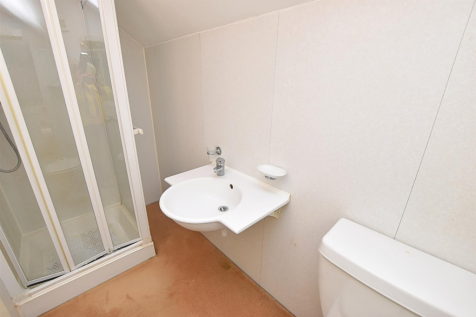 SHOWER ROOM/WC