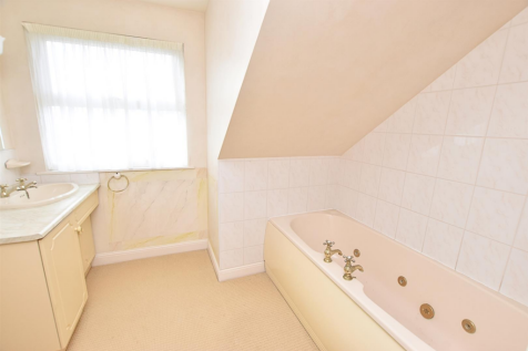 BATHROOM/WC