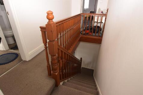 FIRST FLOOR LANDING