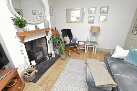 FRONT RECEPTION LOUNGE