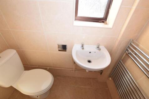 GROUND FLOOR WC/CLOAKROOM
