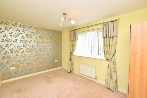 BEDROOM 2 (REAR)