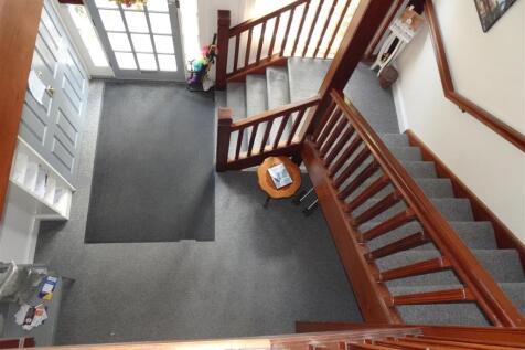 COMMUNAL ENTRANCE HALL