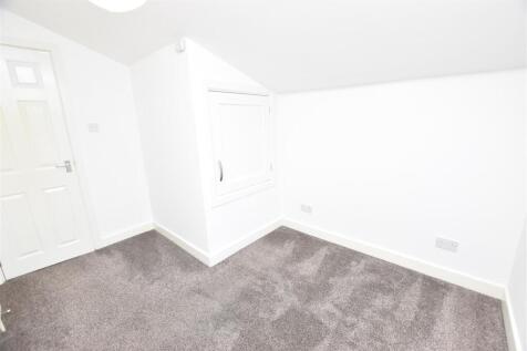 BEDROOM 2 (REAR)
