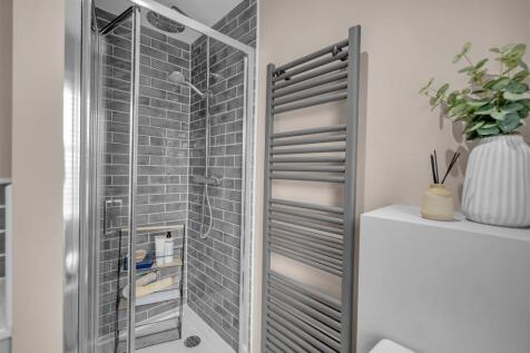 EN SUITE SHOWER ROOM