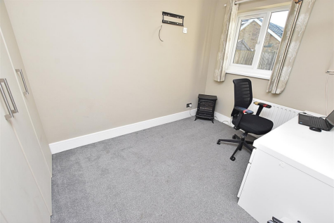 STUDY/OFFICE/FIFTH BEDROOM