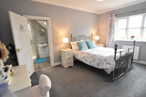 BEDROOM 2 (REAR)