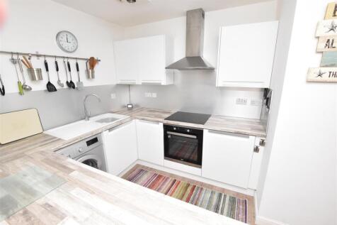 FITTED KITCHEN