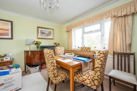 Lounge / Dining Area