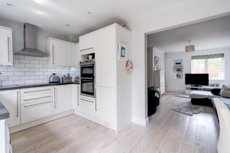 Kitchen &amp; Living Area