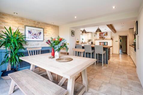 Dining Area &amp; Kitchen