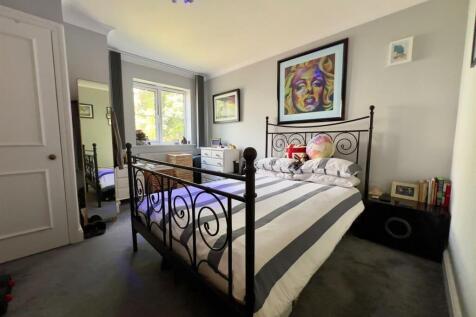Bed 1.jpg