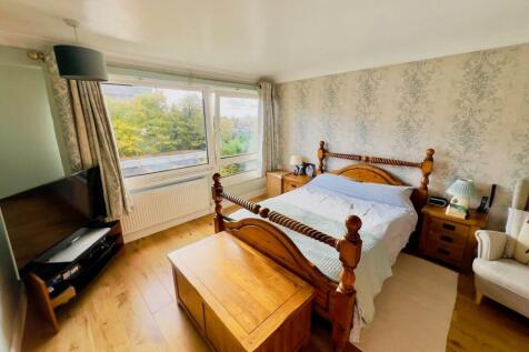 Bedroom 1.jpg