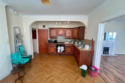 98 Kitchen.jpg
