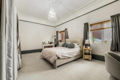 Bedroom 1.jpg
