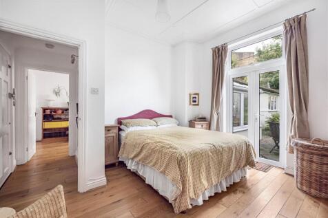 Bedroom 1.jpg