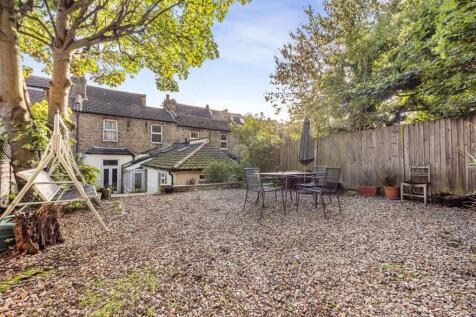 PRIVATE REAR GARDEN