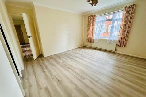 Bedroom 1.jpg