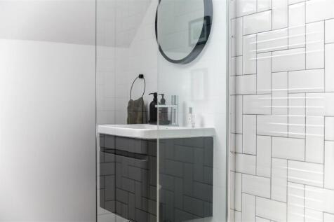 SHOWER ROOM / WC