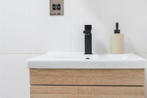 Bathroom sink.jpg