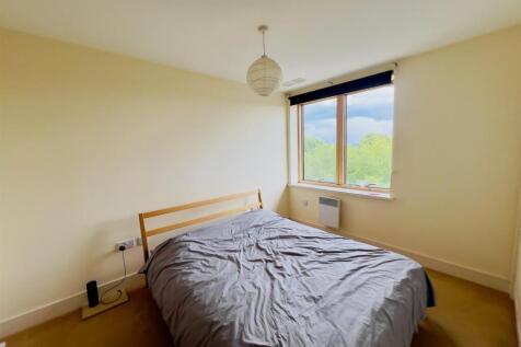 Bed 1.jpg