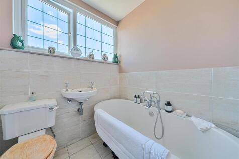 Bathroom.jpg