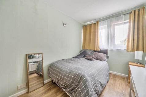 Bedroom 1.jpg