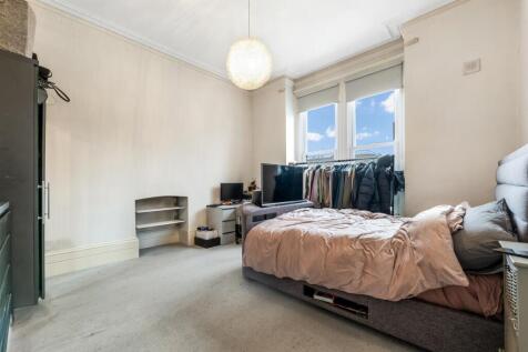 Bedroom to front.jpg