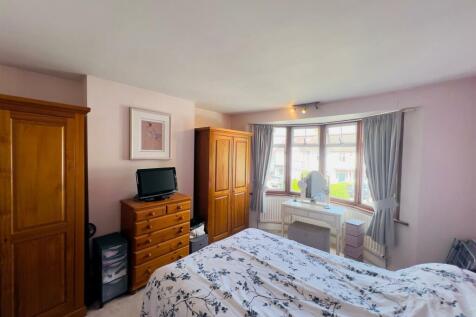 Bedroom 1.jpg